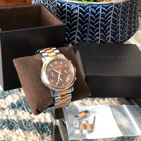 Michael Kors Watch - Picture 3 of 7